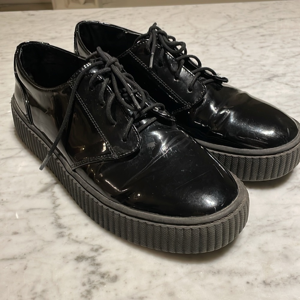 Shelly’s London patent leather Oxford shoe
